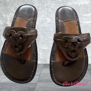 Born Women's Flip Flop Sandals Size 9 Brown/Gold Leather Upper w/ Buttons.